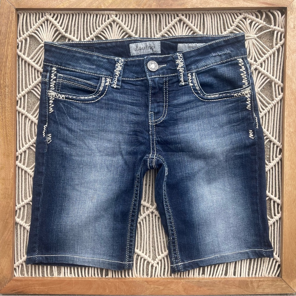 Daytrip Jean Shorts Size 27 - Picture 3 of 6